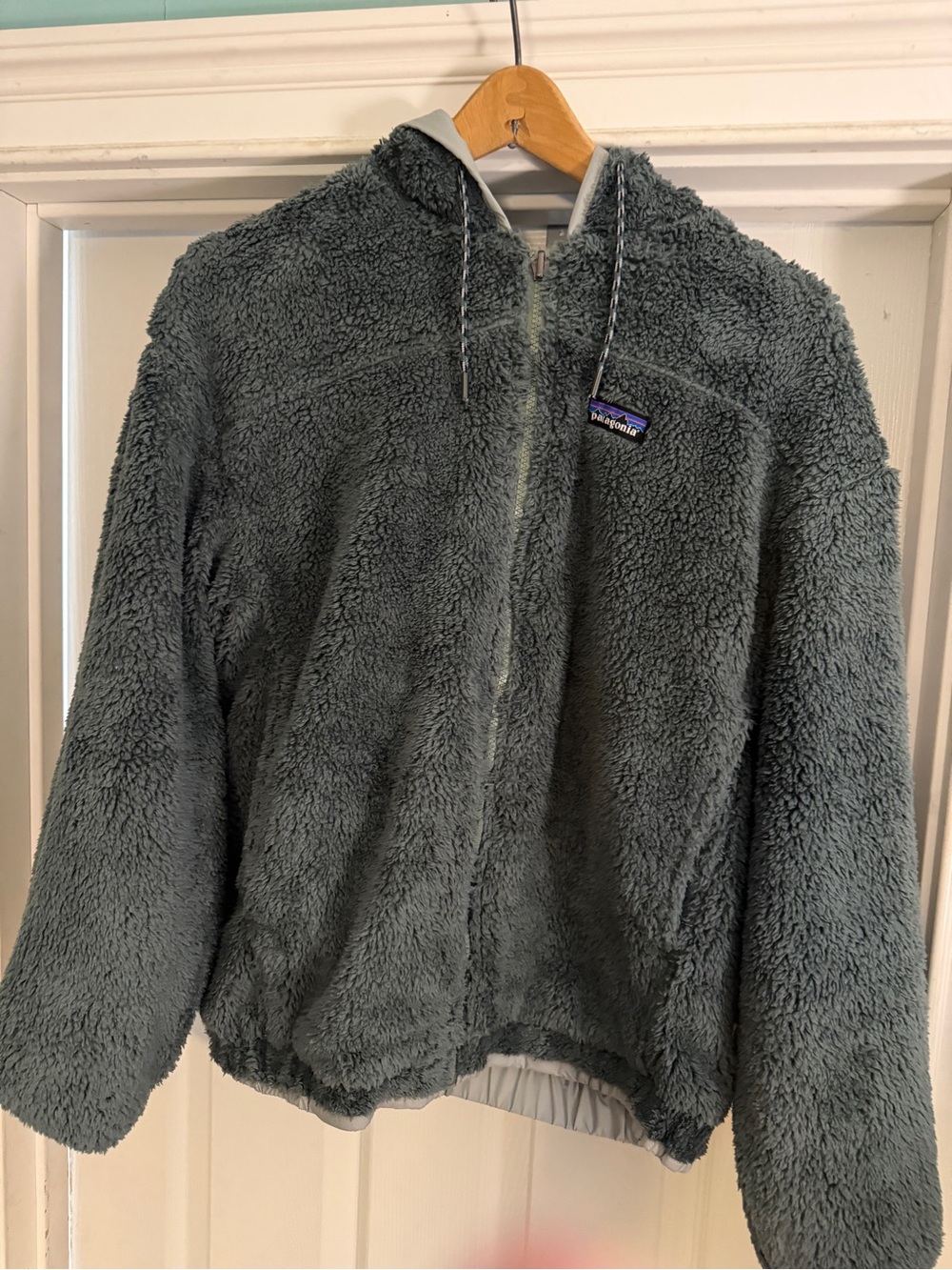Patagonia women’s Hooded reversible Cambria Jacket - medium